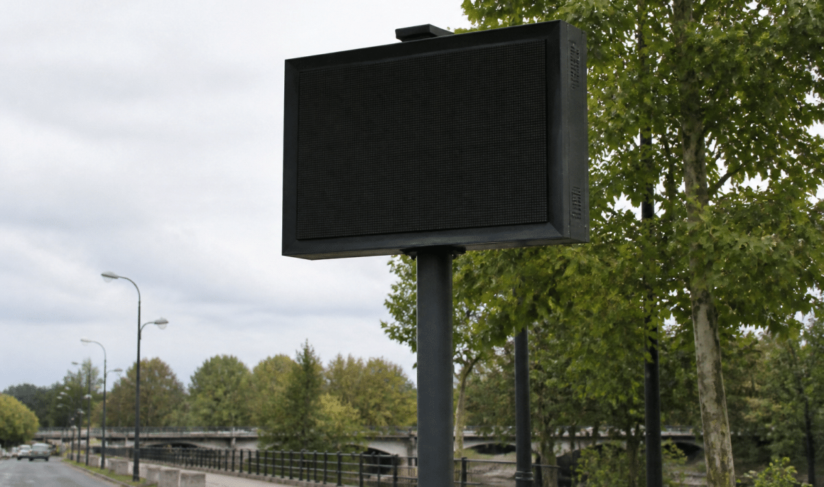 Panneau indicateur affichant chiffres population ville Joinville-le-Pont